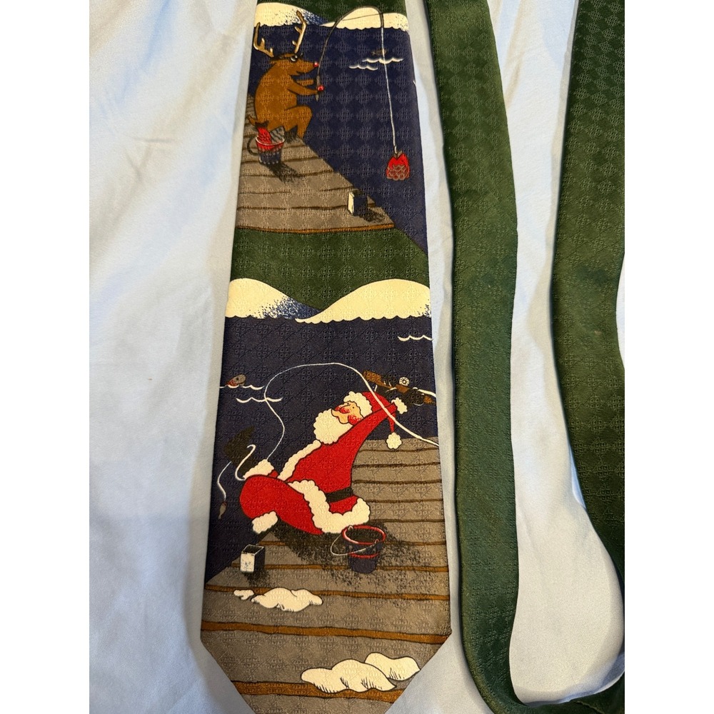 Hallmark Specialties Santa Reindeer‎ Fishing Christmas Holiday Tie Green